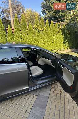 Лифтбек Tesla Model S 2015 в 