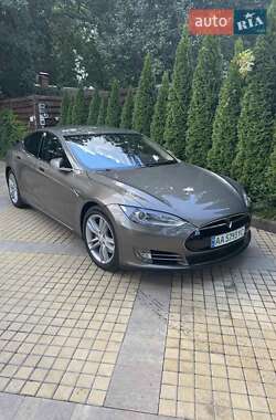 Лифтбек Tesla Model S 2015 в 