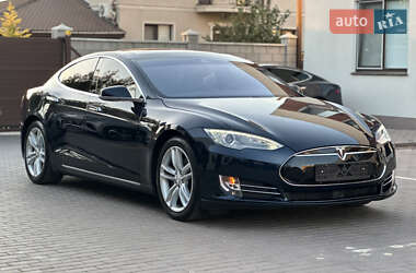 Лифтбек Tesla Model S 2015 в 