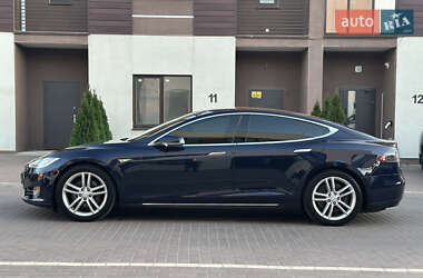 Лифтбек Tesla Model S 2015 в 