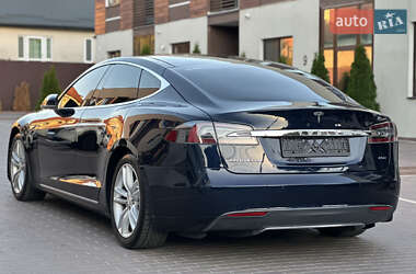 Лифтбек Tesla Model S 2015 в 