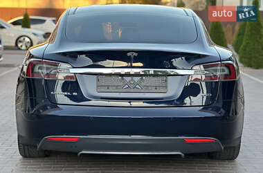 Лифтбек Tesla Model S 2015 в 