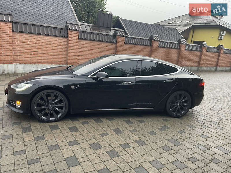 Лифтбек Tesla Model S 2018 в Львове