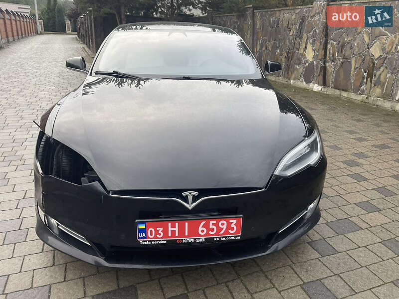 Лифтбек Tesla Model S 2018 в Львове
