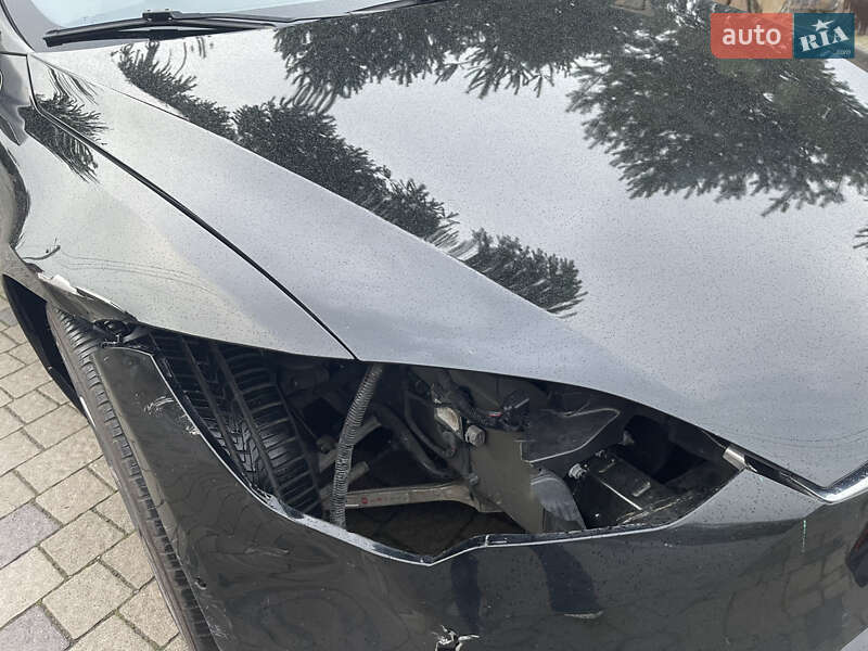 Лифтбек Tesla Model S 2018 в Львове