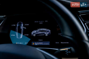 Лифтбек Tesla Model S 2015 в 