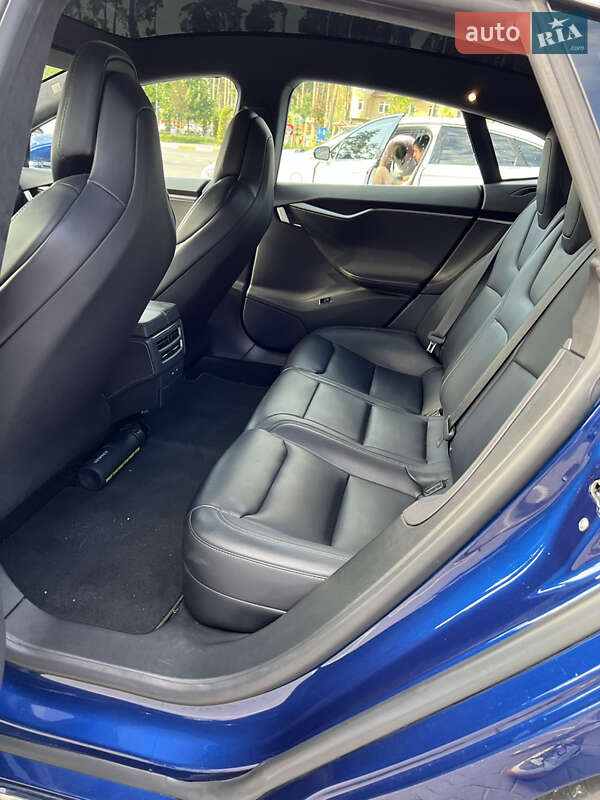 Лифтбек Tesla Model S 2019 в Киеве