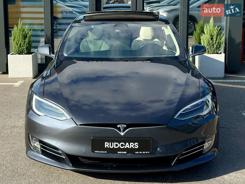 Ліфтбек Tesla Model S 2018 в Кременчуці