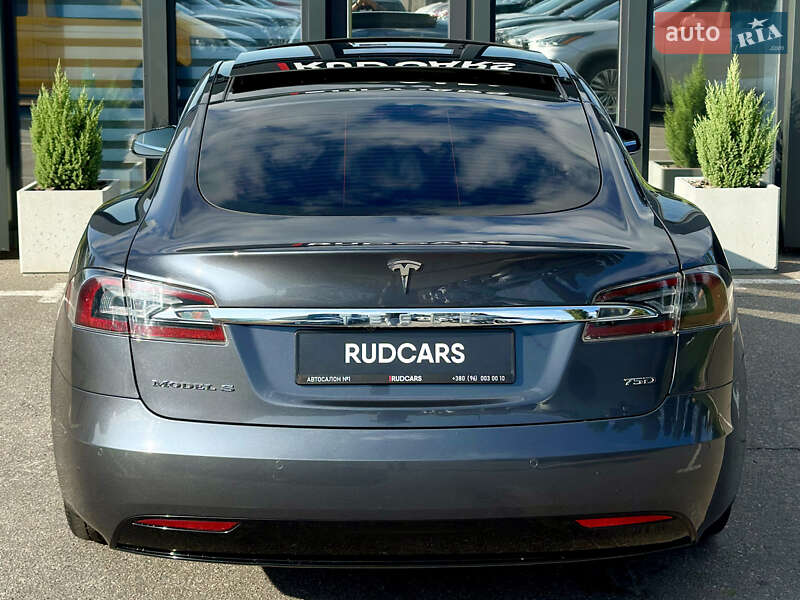 Ліфтбек Tesla Model S 2018 в Кременчуці