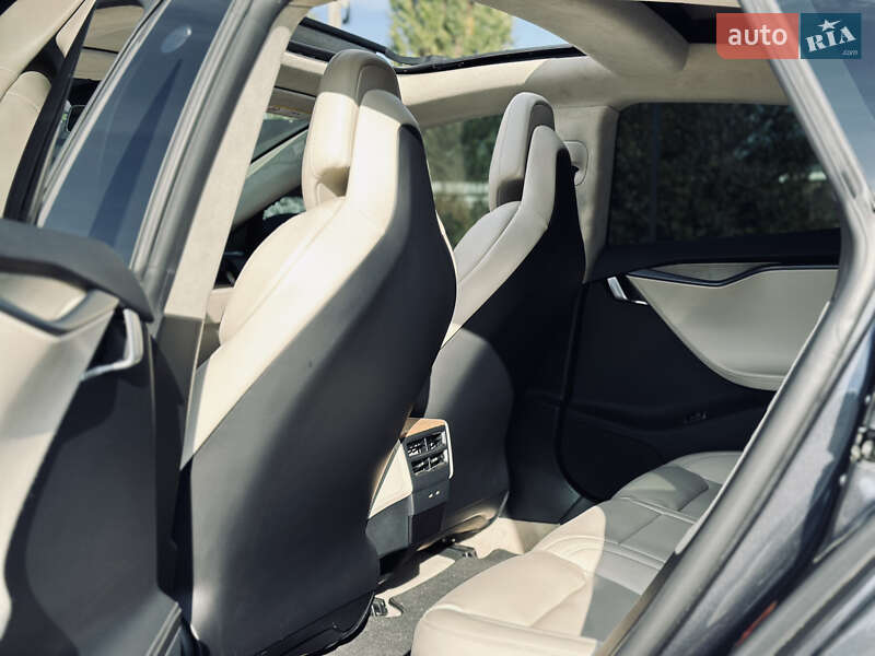 Ліфтбек Tesla Model S 2018 в Кременчуці