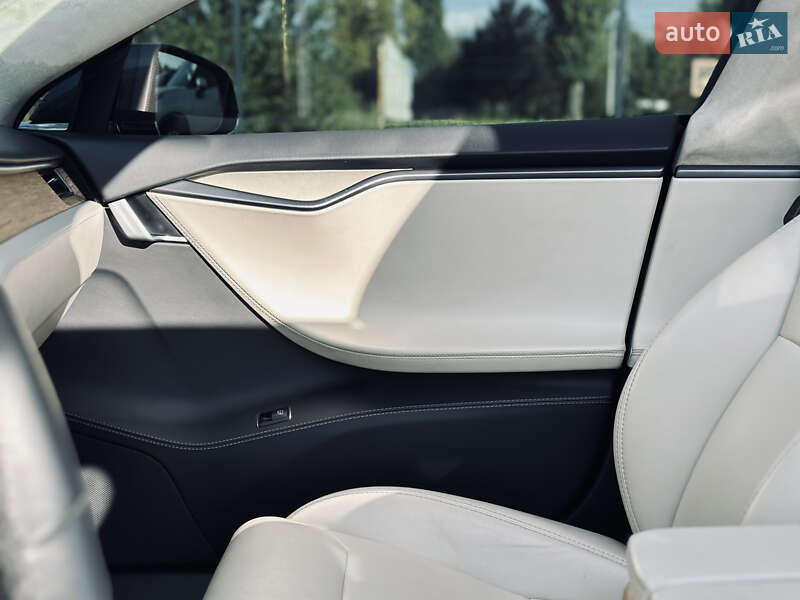 Ліфтбек Tesla Model S 2018 в Кременчуці