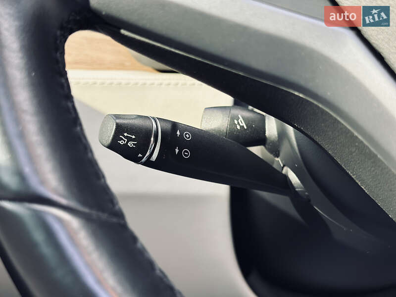 Ліфтбек Tesla Model S 2018 в Кременчуці