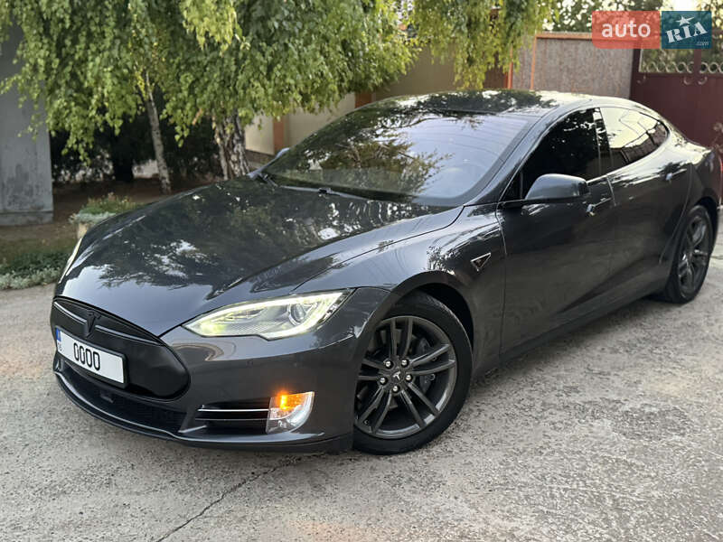 Tesla Model S 2015