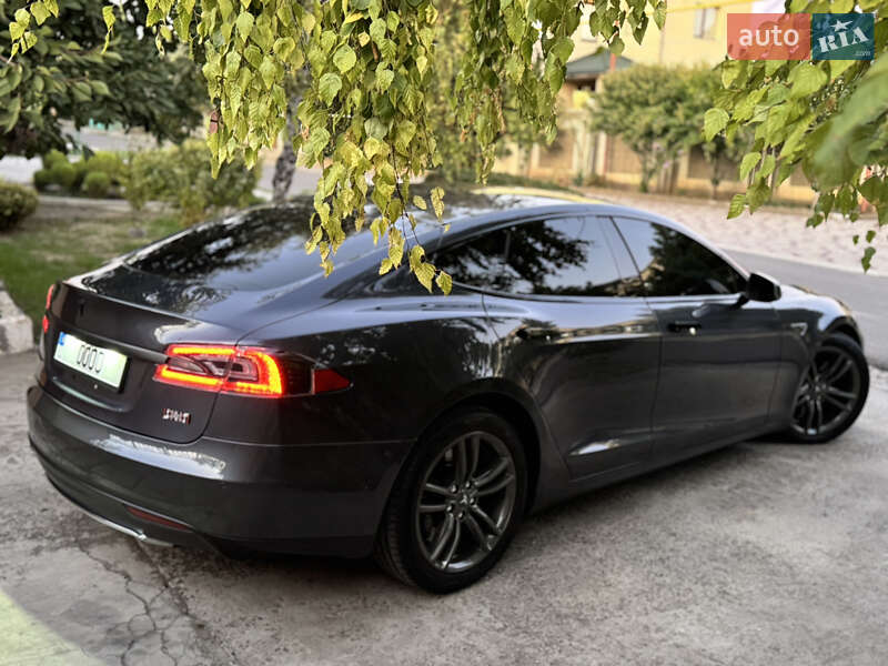 Ліфтбек Tesla Model S 2015 в Одесі