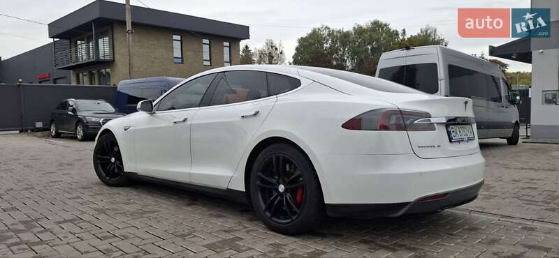 Ліфтбек Tesla Model S 2013 в Рівному