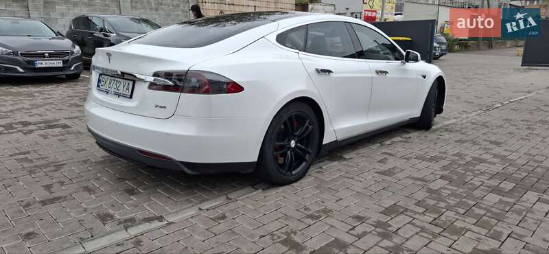 Ліфтбек Tesla Model S 2013 в Рівному