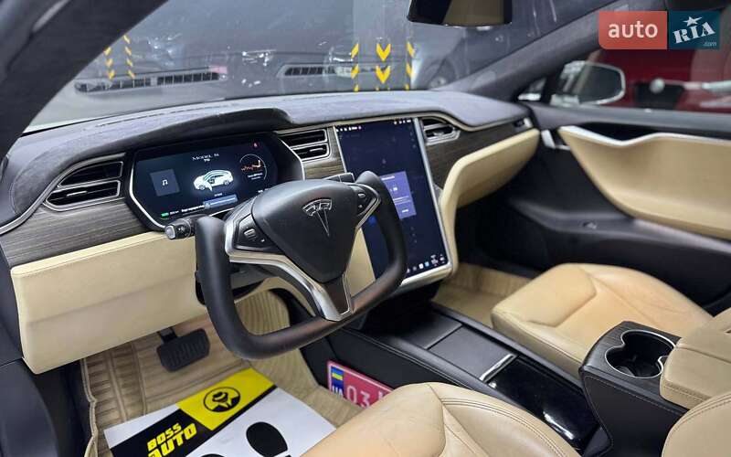 Ліфтбек Tesla Model S 2016 в Чернівцях