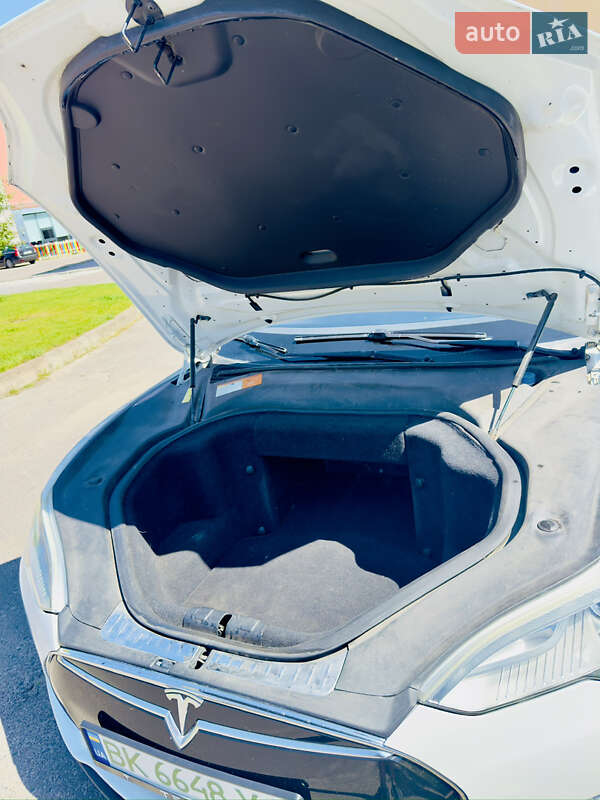 Лифтбек Tesla Model S 2013 в Ровно