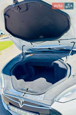 Ліфтбек Tesla Model S 2013 в 