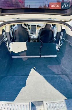 Ліфтбек Tesla Model S 2013 в 
