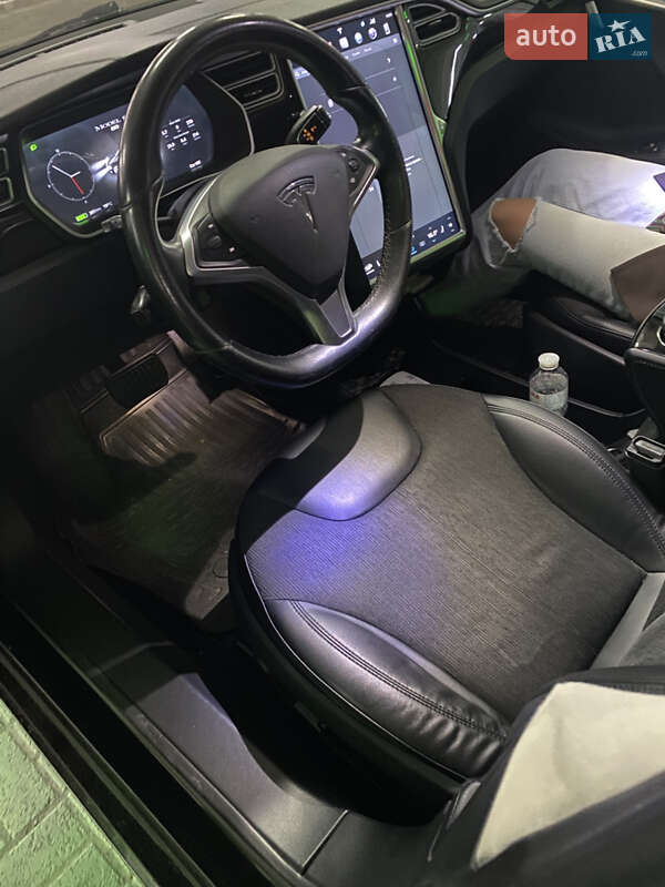 Лифтбек Tesla Model S 2014 в Киеве