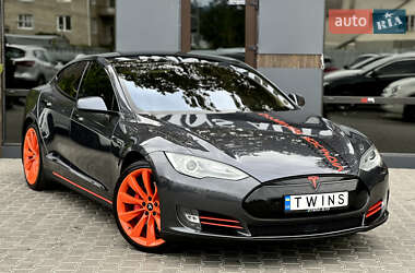 Лифтбек Tesla Model S 2015 в 