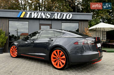 Лифтбек Tesla Model S 2015 в 