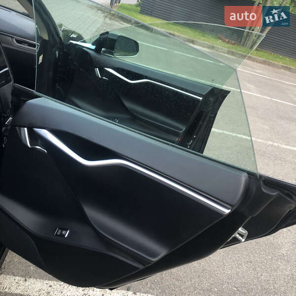 Ліфтбек Tesla Model S 2013 в Луцьку
