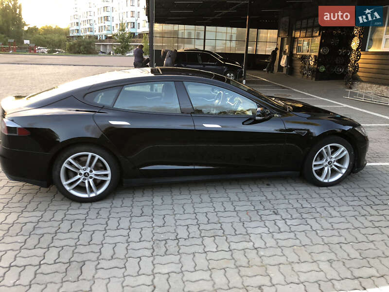 Ліфтбек Tesla Model S 2013 в Луцьку