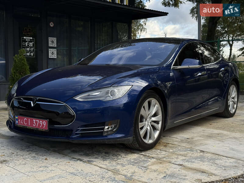 Tesla Model S 2015