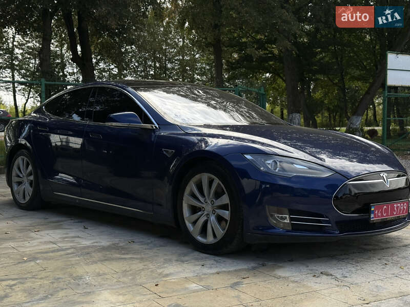 Ліфтбек Tesla Model S 2015 в Івано-Франківську