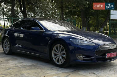 Лифтбек Tesla Model S 2015 в 