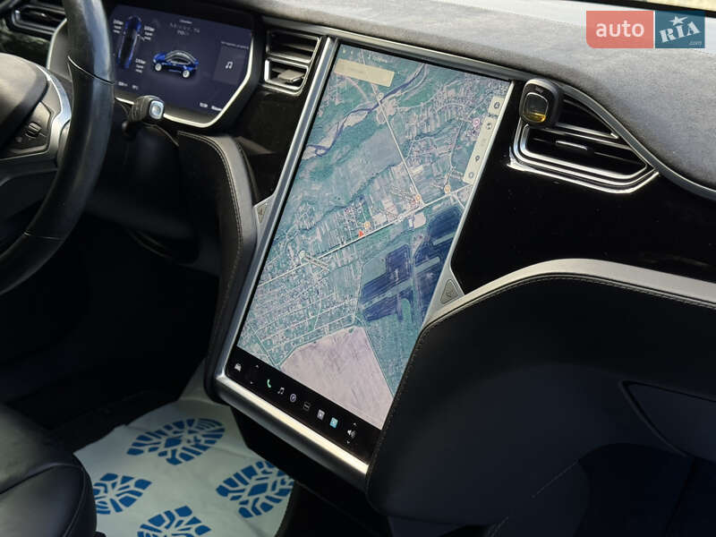 Ліфтбек Tesla Model S 2015 в Івано-Франківську