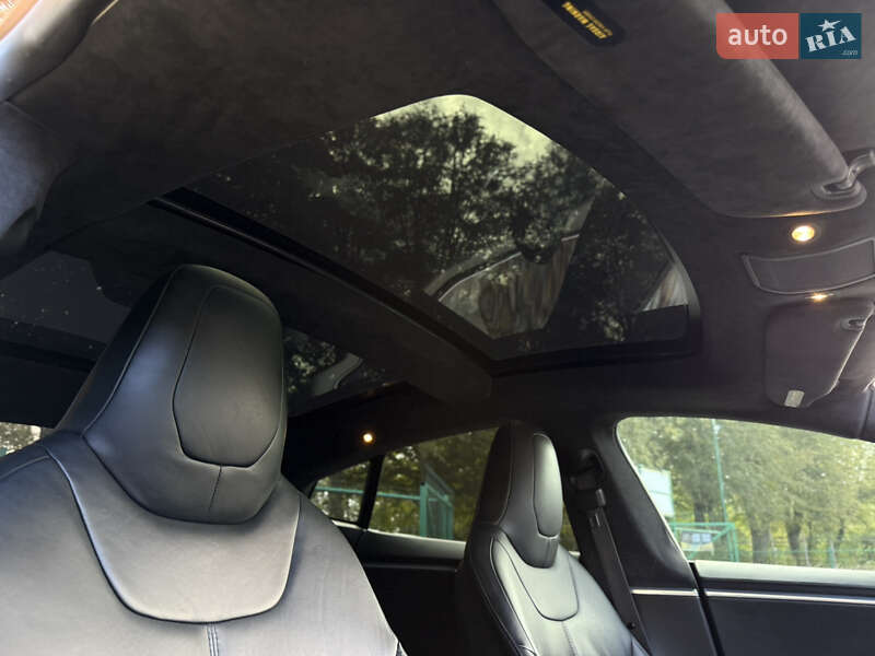 Ліфтбек Tesla Model S 2015 в Івано-Франківську