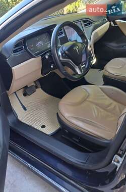 Ліфтбек Tesla Model S 2014 в 