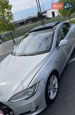 Лифтбек Tesla Model S 2014 в 