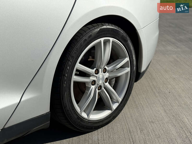 Лифтбек Tesla Model S 2013 в Луцке
