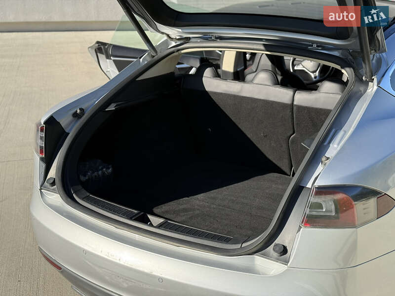 Лифтбек Tesla Model S 2013 в Луцке