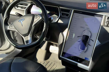 Лифтбек Tesla Model S 2013 в 