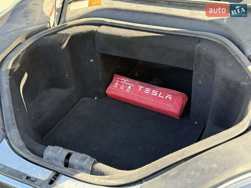 Лифтбек Tesla Model S 2013 в Луцке