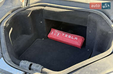 Лифтбек Tesla Model S 2013 в 