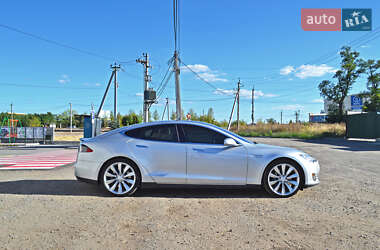 Лифтбек Tesla Model S 2013 в 