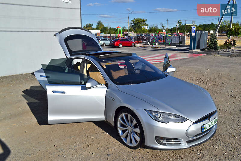 Ліфтбек Tesla Model S 2013 в Святопетрівське