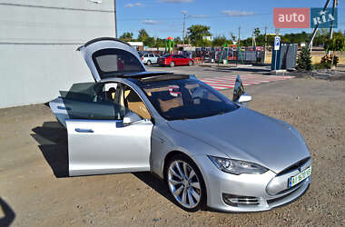 Лифтбек Tesla Model S 2013 в 