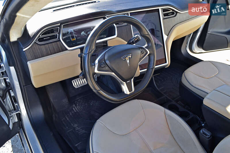 Ліфтбек Tesla Model S 2013 в Святопетрівське