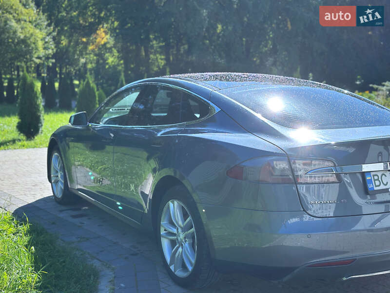 Лифтбек Tesla Model S 2014 в 
