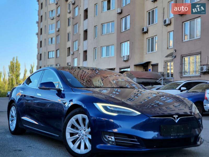 Ліфтбек Tesla Model S 2017 в Києві