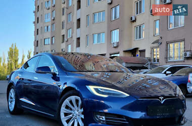 Лифтбек Tesla Model S 2017 в 