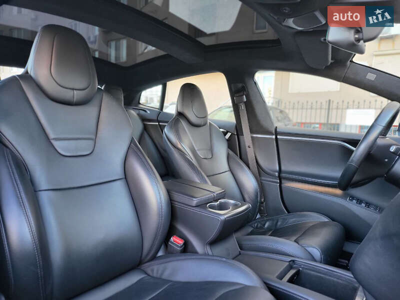 Ліфтбек Tesla Model S 2017 в Києві