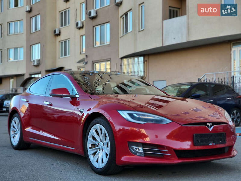Ліфтбек Tesla Model S 2017 в Києві